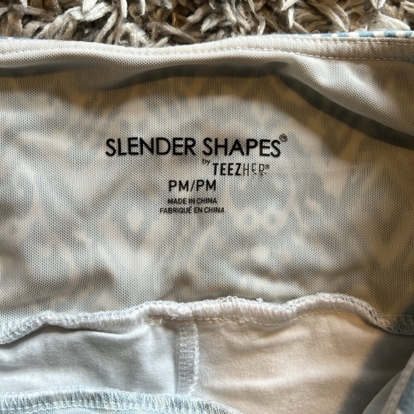 Slender Shapes Skort - Picture 3 of 4